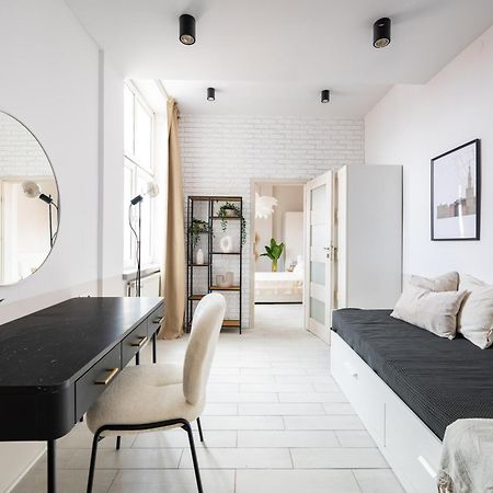 Stunning Apartment With Balcony 格但斯克 外观 照片
