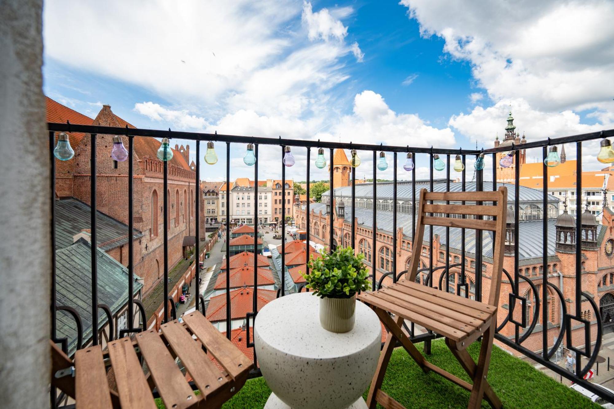 Stunning Apartment With Balcony 格但斯克 外观 照片
